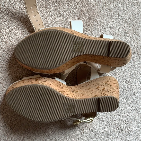White sandal wedge heels - Picture 4 of 5